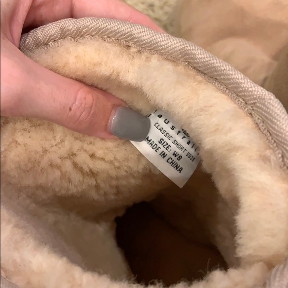 UGGS - Picture 4 of 4
